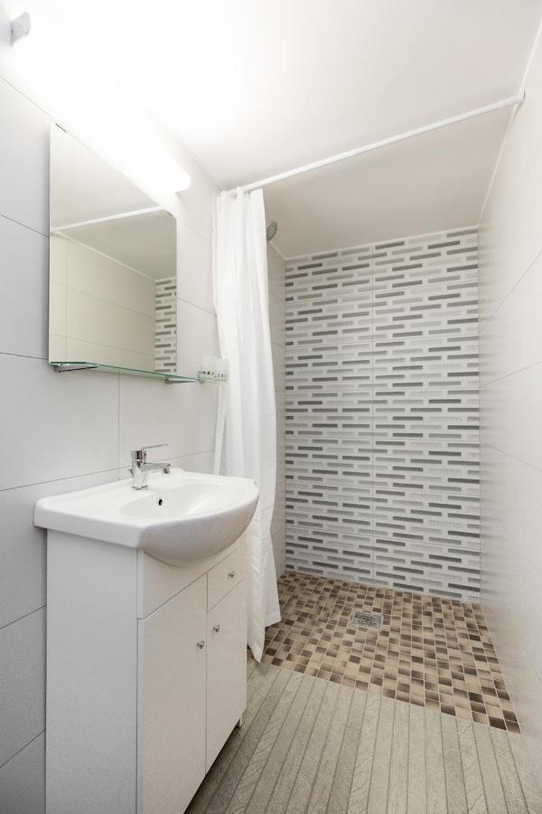Minimalist Styled Tiny Ap @New York Cafe Apartment Budapest Bagian luar foto