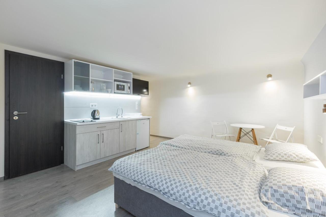 Minimalist Styled Tiny Ap @New York Cafe Apartment Budapest Bagian luar foto